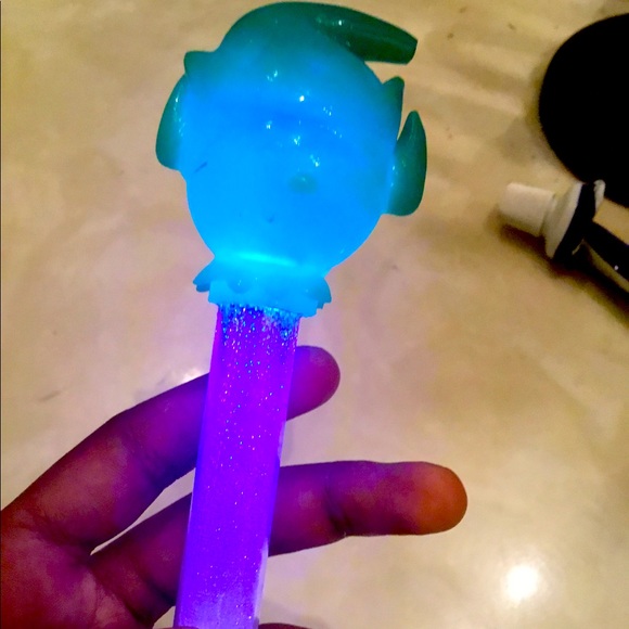 Light up elf wand… - Picture 1 of 7